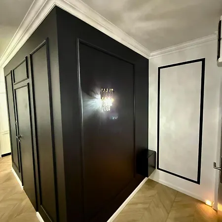 Апартаменти Just Unique Black *