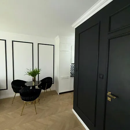 Just Unique Black Appartement